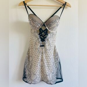 Victoria’s Secret Black and Cream Lace Slip Lingerie Size 34C Victorian
